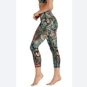 Yoga Democracy Capri Leggings in Green Thumb Sz XL